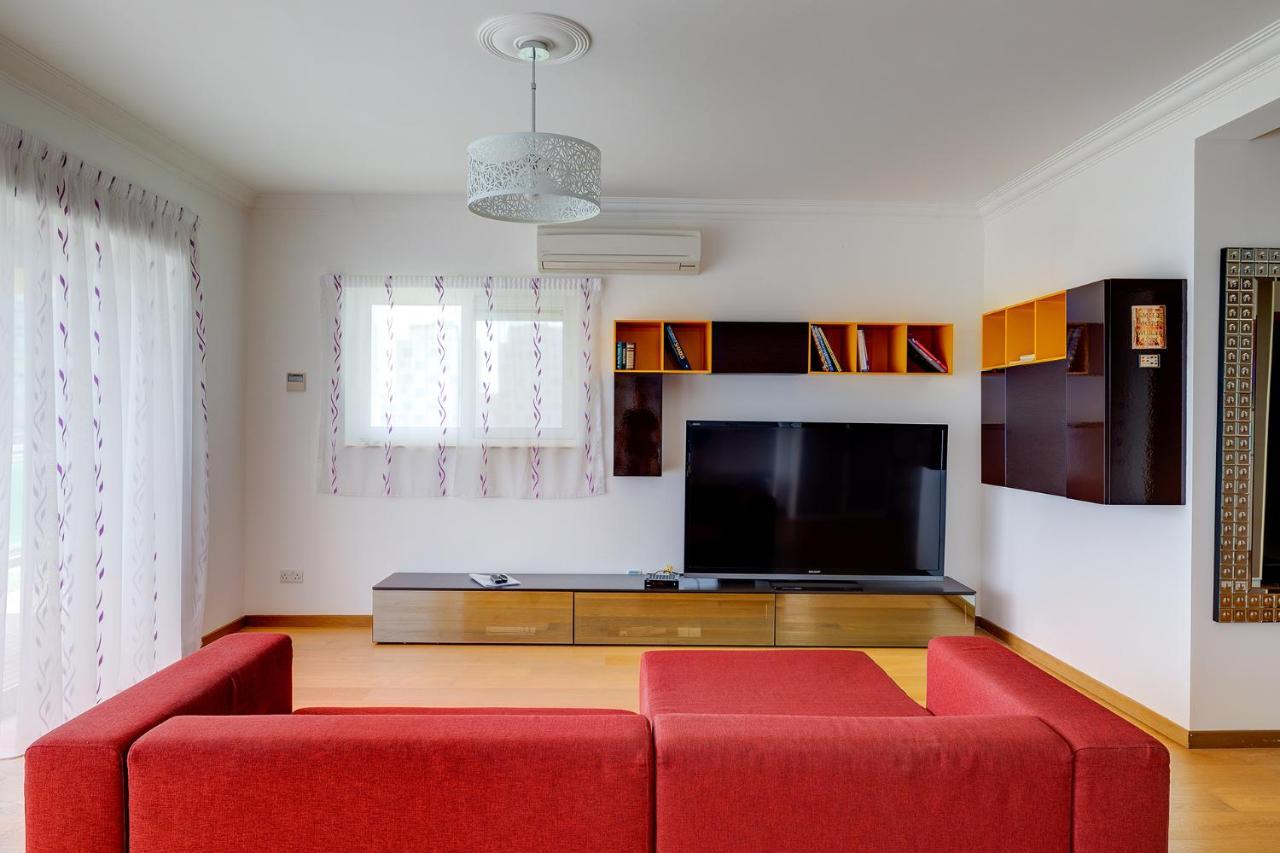 Seafront Apartment In Sliema With Pool, Upmarket Complex المظهر الخارجي الصورة