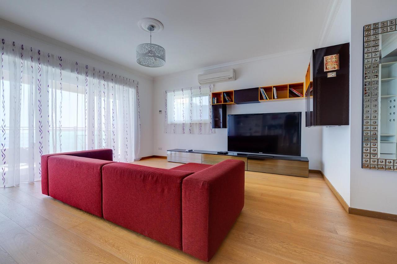 Seafront Apartment In Sliema With Pool, Upmarket Complex المظهر الخارجي الصورة