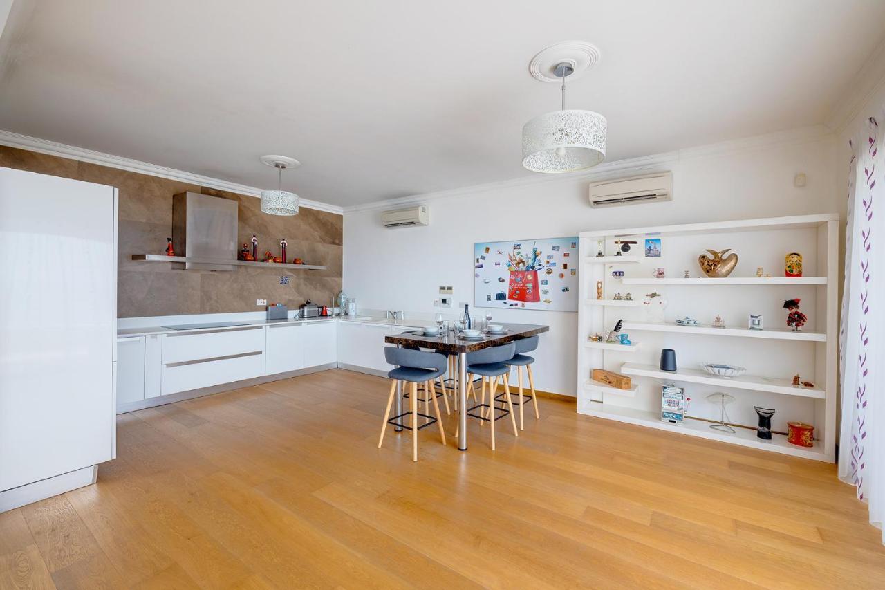 Seafront Apartment In Sliema With Pool, Upmarket Complex المظهر الخارجي الصورة