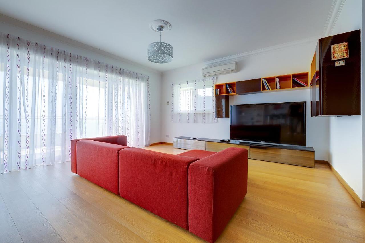 Seafront Apartment In Sliema With Pool, Upmarket Complex المظهر الخارجي الصورة