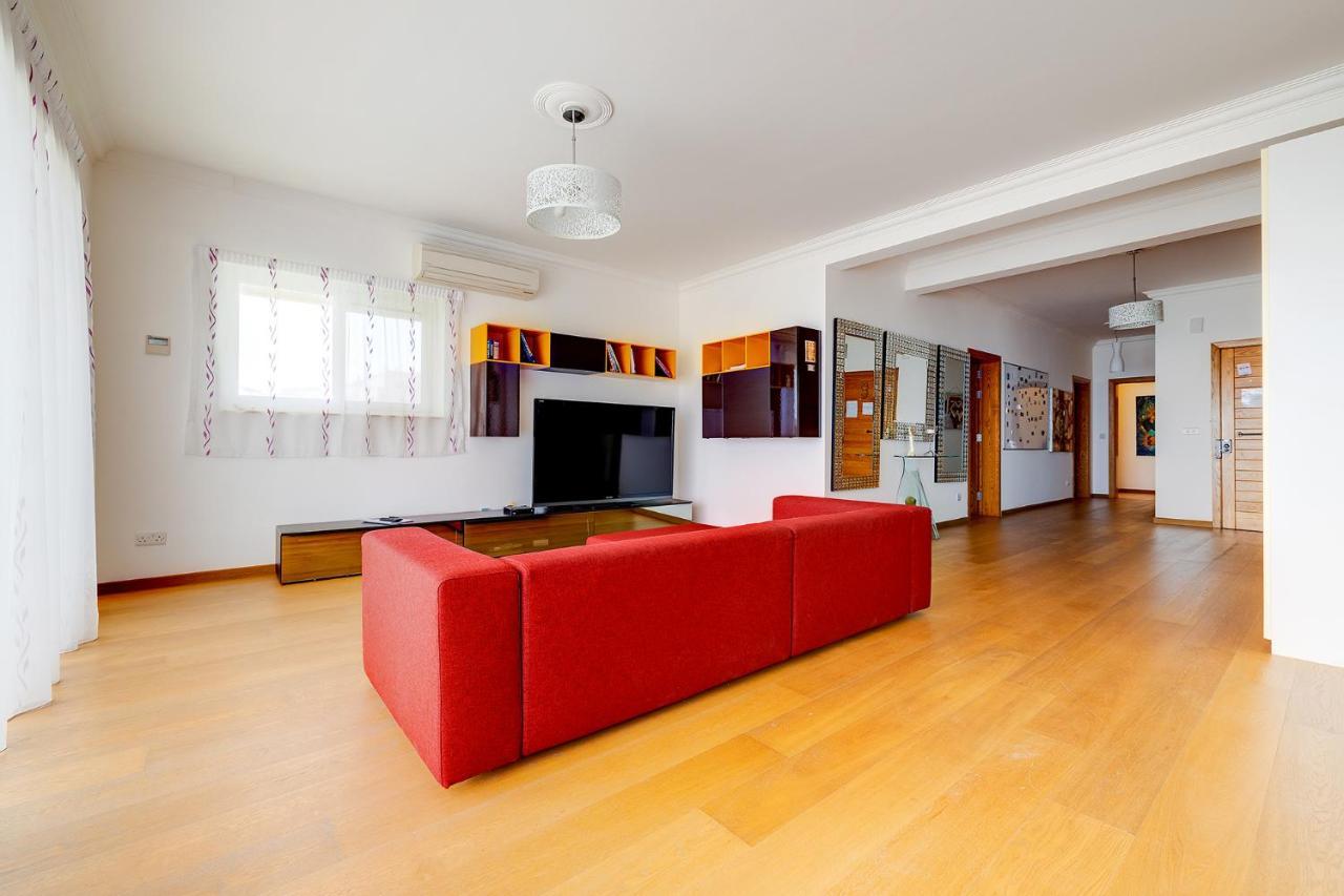 Seafront Apartment In Sliema With Pool, Upmarket Complex المظهر الخارجي الصورة