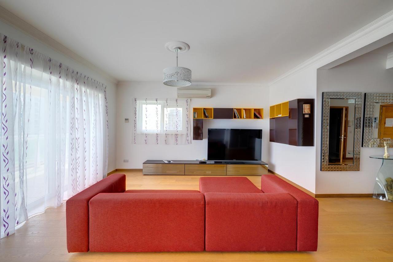 Seafront Apartment In Sliema With Pool, Upmarket Complex المظهر الخارجي الصورة