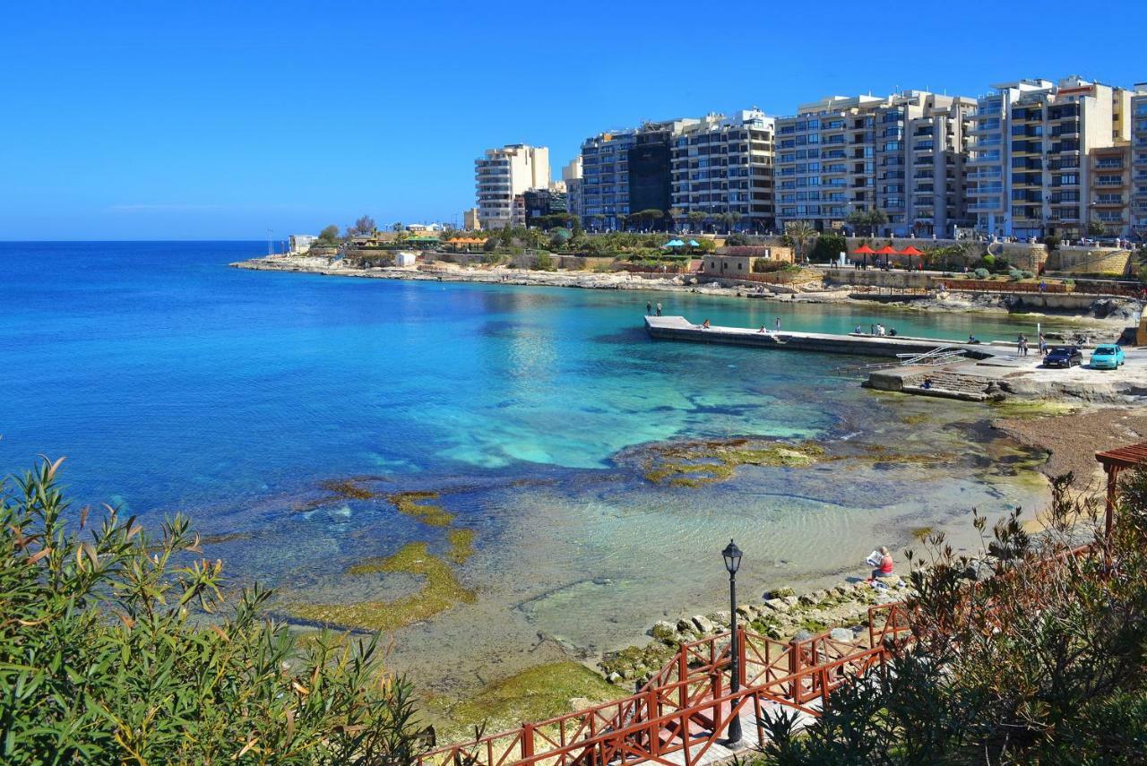 Seafront Apartment In Sliema With Pool, Upmarket Complex المظهر الخارجي الصورة