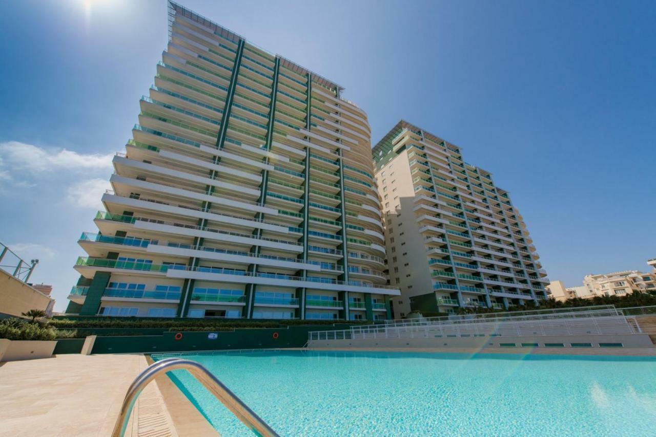 Seafront Apartment In Sliema With Pool, Upmarket Complex المظهر الخارجي الصورة