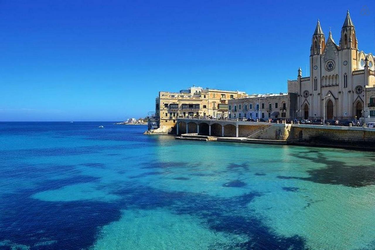 Seafront Apartment In Sliema With Pool, Upmarket Complex المظهر الخارجي الصورة