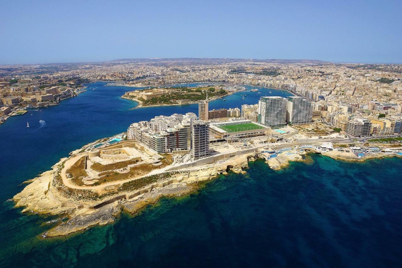 Seafront Apartment In Sliema With Pool, Upmarket Complex المظهر الخارجي الصورة